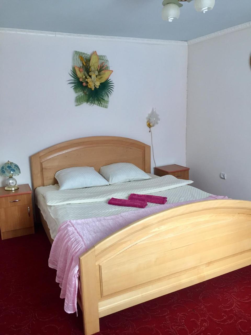 Guest House Karpaty Yaremche Exterior photo